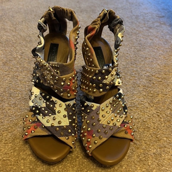 Authentic BURBERRY Studded House Check size 37 Heels - Picture 3 of 8